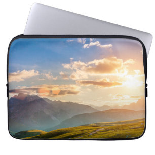Sunset in de bergen laptop sleeve