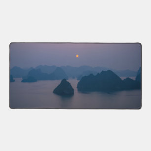Sunset over Halong Bay - Vietnam, Azië Bureaumat