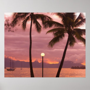 Sunset over Moorea van Sofitel Maeva Beach Poster