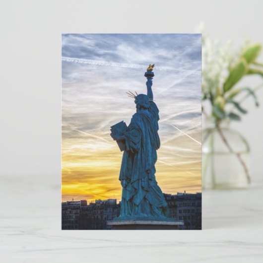 Sunset over Replica van het Vrijheidsbeeld in Pari Kaart (Staand voorkant)