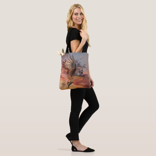 Sunset Pegasus All-Over-Print Canvas tas (Op model)