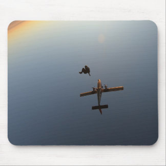 Sunset skydive met vliegtuig muismat