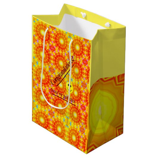 Sunshine Fun Celebration Medium Cadeauzakje (Voorkant Gekanteld)