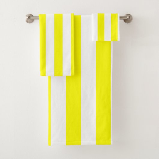 Sunshine Yellow and White Striped Print Bad Handdoek (Insitu)