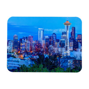 Super Moon opkomend nabij de skyline van Seattle Magneet