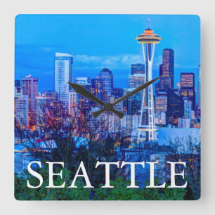 Super Moon opkomend nabij de skyline van Seattle Vierkante Klok