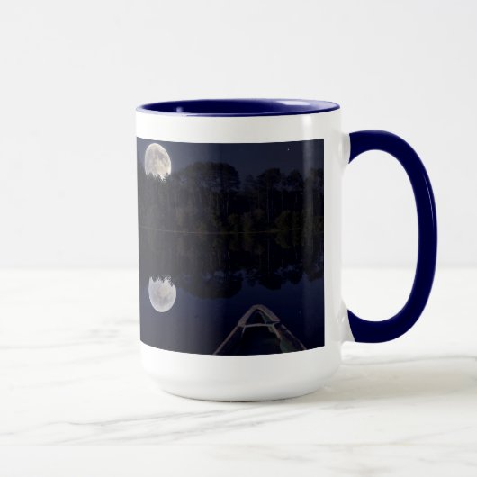 Super Moon over het meer van Canoe Late bij nacht Mok (Rechts)