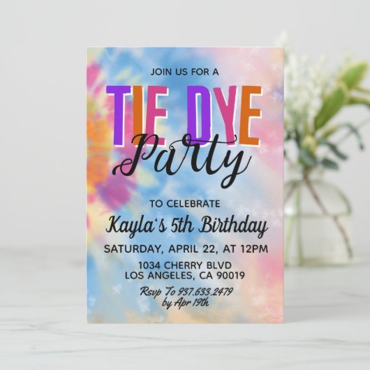 Super Retro Tie Dye Invitation Anniversaire (Debout devant)