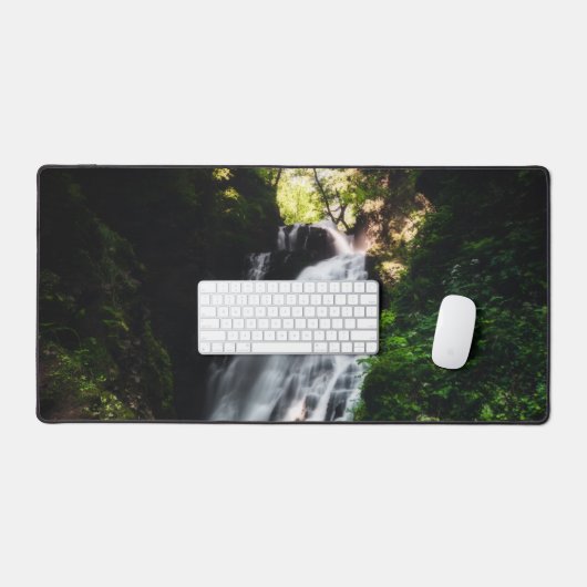 Superbe cascade Šum dans la forêt magique (Clavier et souris)