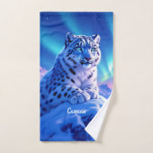 Superbe léopard des neiges sur Mountain Rock (Serviette à main)