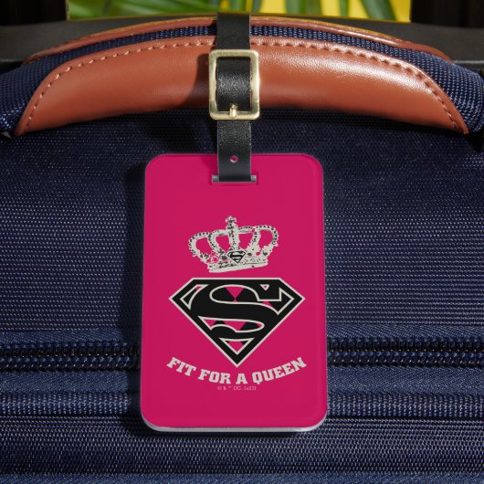 Supergirl S-Shield "Fit for a Queen" Bagagelabel (Voorkant Insitu 2)