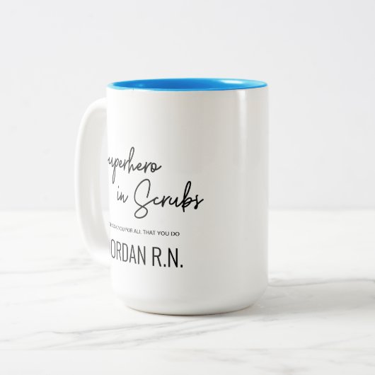 Superheld in Scrubs Gepersonaliseerd Bedankt verpl Tweekleurige Koffiemok (Voorkant links)