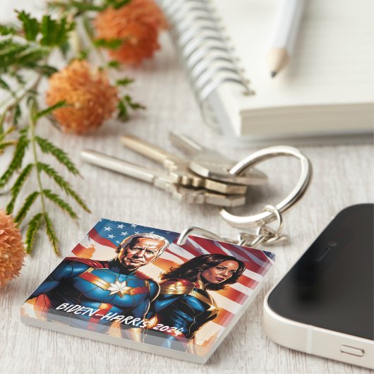 Superheld Joe Biden en Kamala Harris Sleutelhanger (Voorkant Rechts)