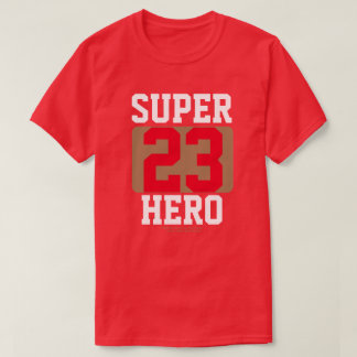 SUPERHERO PAS UW FAVORIETE SPELER # EN KLEUREN AAN T-SHIRT