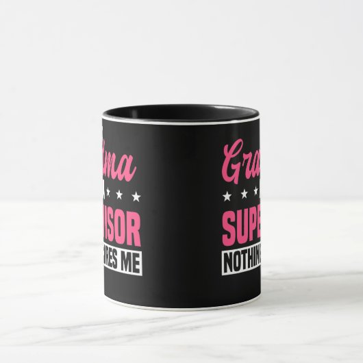 Supervisor Grandma Boss Manager Coördinator Mok (Midden)
