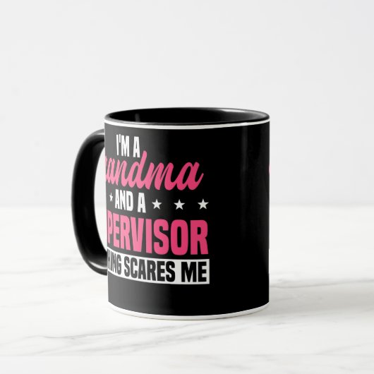 Supervisor Grandma Boss Manager Coördinator Mok (Voorkant links)