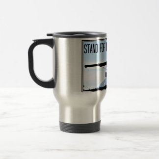 Support pour l'homme dans la tasse noire de voyage