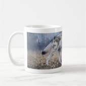 Sur la tasse de loup de bois de construction de (Gauche)