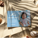 Surf Anniversaire, Le Big One Photo Carte de remer<br><div class="desc">Express votre gratitude avec nos Cartes de Remerciements Photo 'Surfing Birthday, The Big One'. Ces cartes, qui offrent des designs de planches de surf dynamiques et des graphiques sur la plage, vous permettent d'ajouter une photo personnalisée de votre célébration. Parfaits pour tous les âges, ils offrent une façon unique et...</div>