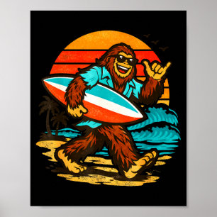 Surfen bigfoot retro zonsondergang strand tropisch poster