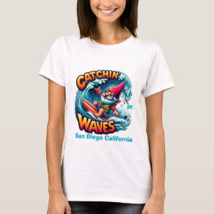 Surfen Gnome vangen golven in San Diego T-shirt