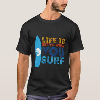 Surfen leven is beter wanneer u Surf Funny Surfer T-shirt