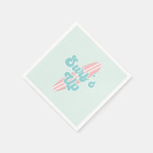 Surfen op de roze strandstralen van de dag servet (Hoek)