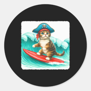 Surfende kat met piratenhoed op surfplank. Golven Ronde Sticker