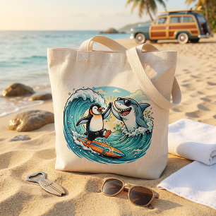 Surfende pinguïn en haai geven elkaar een high fiv tote bag