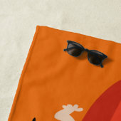 Surfer drôle avec la serviette de plage faite sur (En situation)