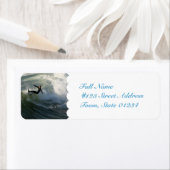 Surfer en combinaison d'eau Étiquette (En situation)