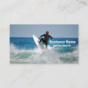 Surfer en mer. Carte de visite personnalisable