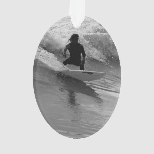 Surfer En Niveaux De Gris Des Vagues (dos)