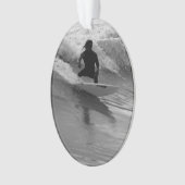 Surfer En Niveaux De Gris Des Vagues (devant)