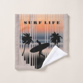 Surfer Marchant Sur La Plage Au Coucher Du Soleil  (Gant de toilette)