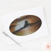 Surfer meisje silhouet ovale sticker (Envelop)