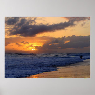 Surfer op de Sunset op Kauai Beach, Niihau op Hori Poster