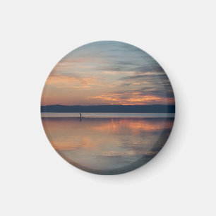 Surfer-roeiing naar de kust magneet