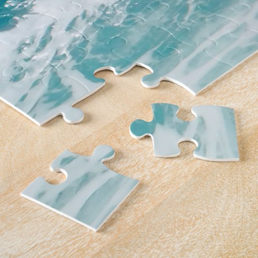 Surfer sur un puzzle denteux de grande vague (Côté)