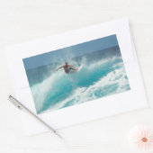 Surfer sur un sticker rectangle à grande vague (Enveloppe)