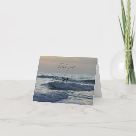 Surfer wacht op creditcard bedankkaart (Voorkant)