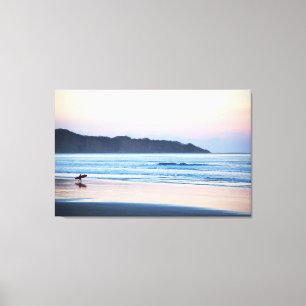 Surfer weg om de laatste golven in Costa Rica te v Canvas Afdruk