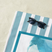 Surfeur sur une grosse vague | Serviette de plage (En situation)