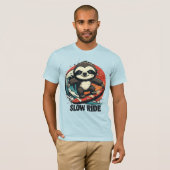 Surfing Sloth Gifts – “Slow Ride” Retro Sunset T-shirt (Voorkant volledig)