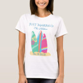 Surfplanken in het zandstrand net getrouwd t-shirt (Voorkant)