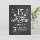 Surprise 15e anniversaire Invitation Chalkboard (Debout devant)