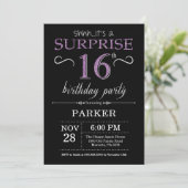 Surprise 16e anniversaire Invitation noir et viole (Debout devant)