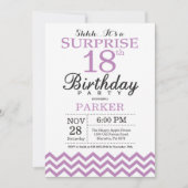 Surprise 18e anniversaire Invitation Purple Chevro (Devant)