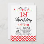 Surprise 18e anniversaire Invitation Red Chevron (Devant)