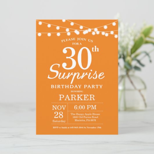 Surprise 30e anniversaire Invitation Orange (Debout devant)
